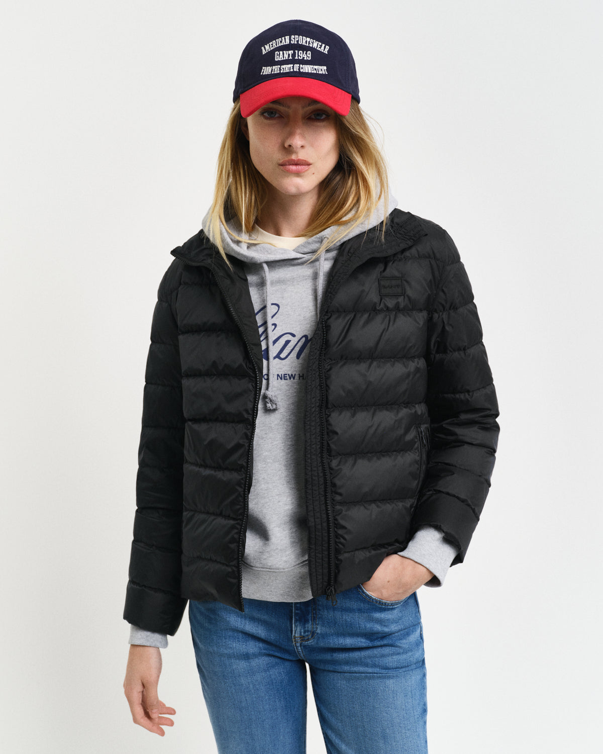 BLACK, LIGHT DOWN LOGO JACKET, FRONT-VIEW BY GANT AU.
