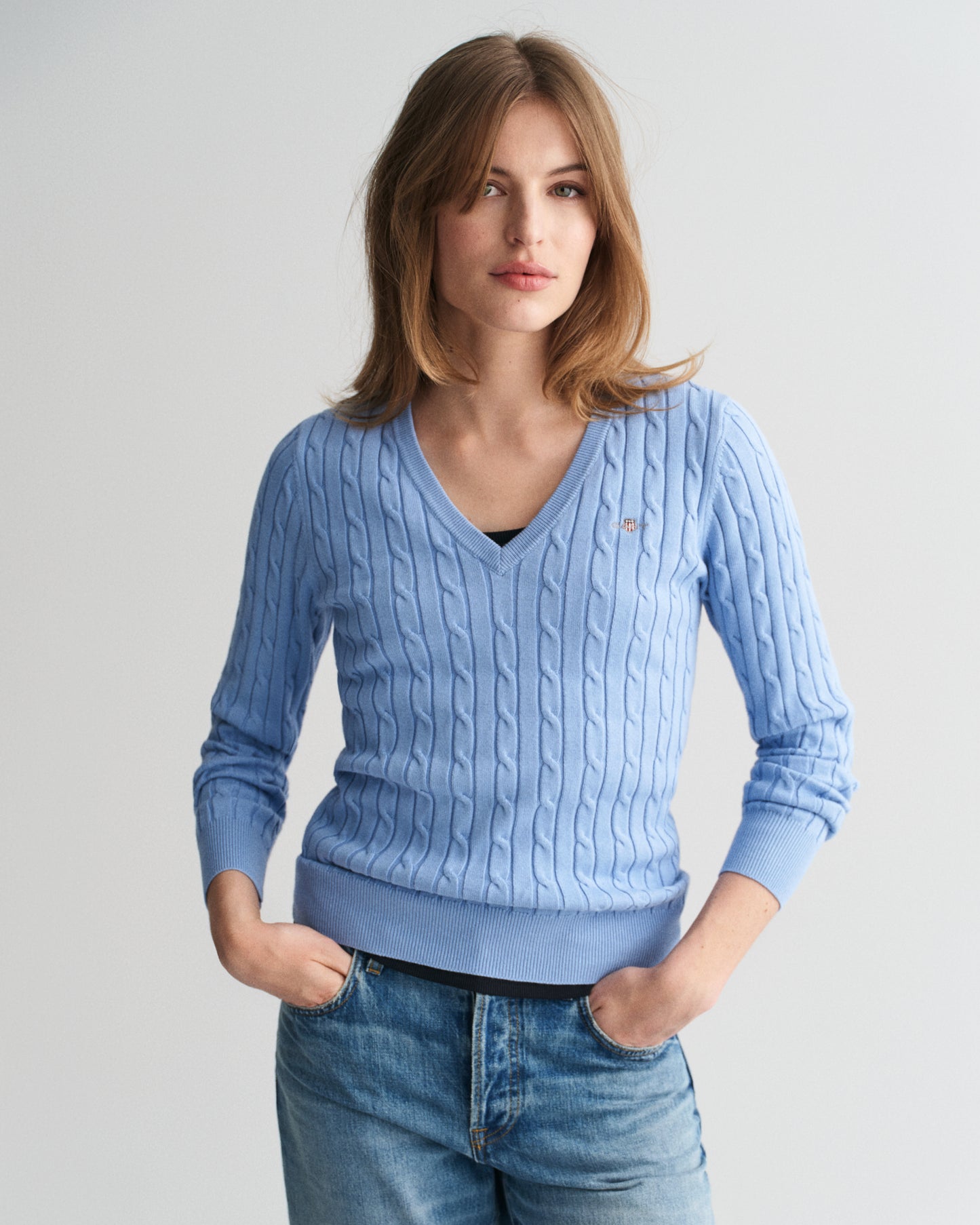 CLEAR SKY, STRETCH COTTON CABLE V-NECK, FRONT-VIEW BY GANT AU.