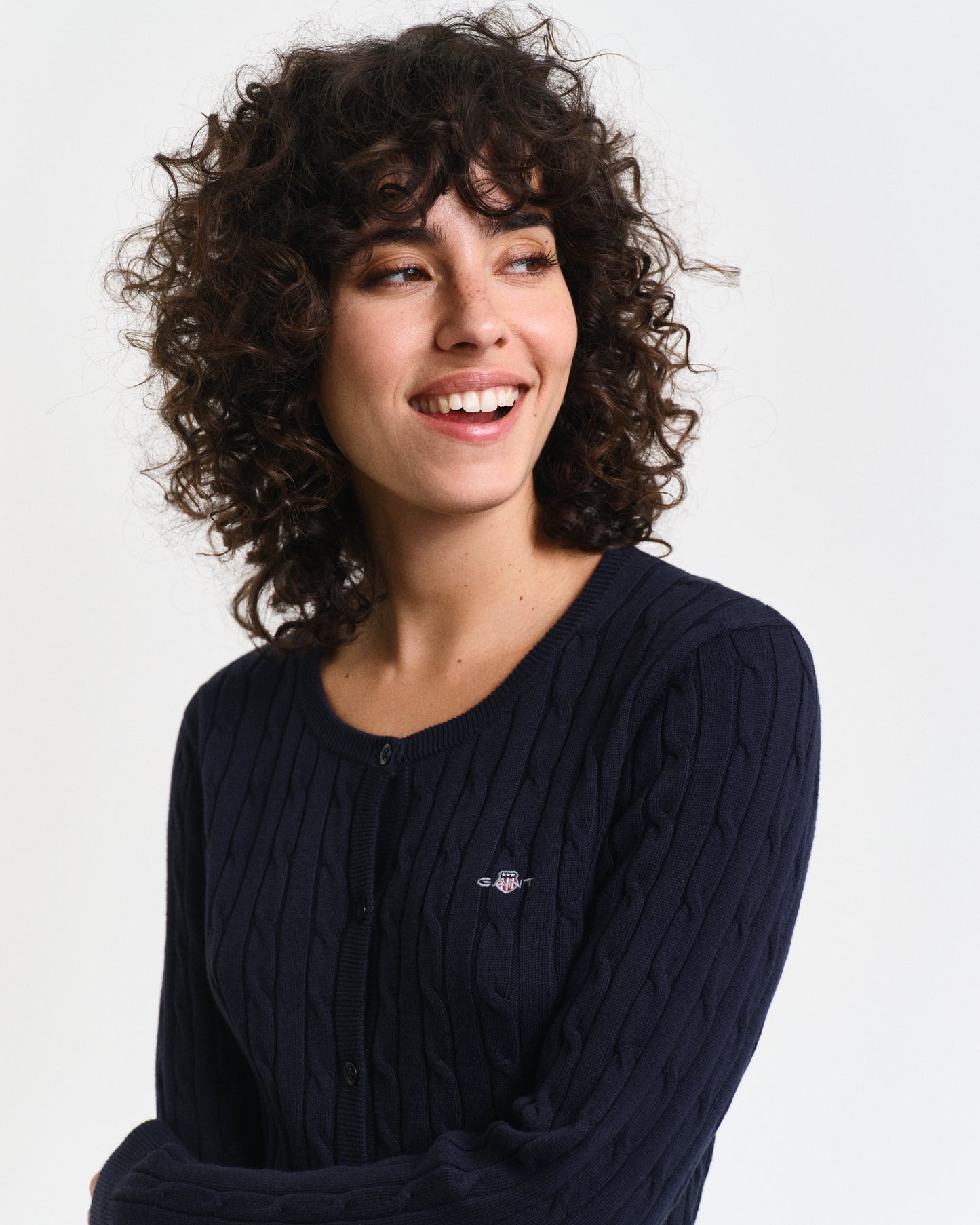 EVENING BLUE, STRETCH COTTON CABLE CARDIGAN, CLOSE-UP BY GANT AU.