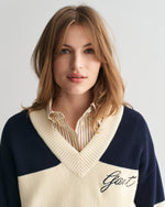 EVENING BLUE, GANT VARSITY COTTON V-NECK, CLOSE-UP BY GANT AU.