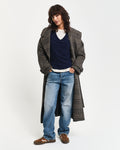 EVENING BLUE, EXTRAFINE LAMBSWOOL BLEND V-NECK BY GANT AU.