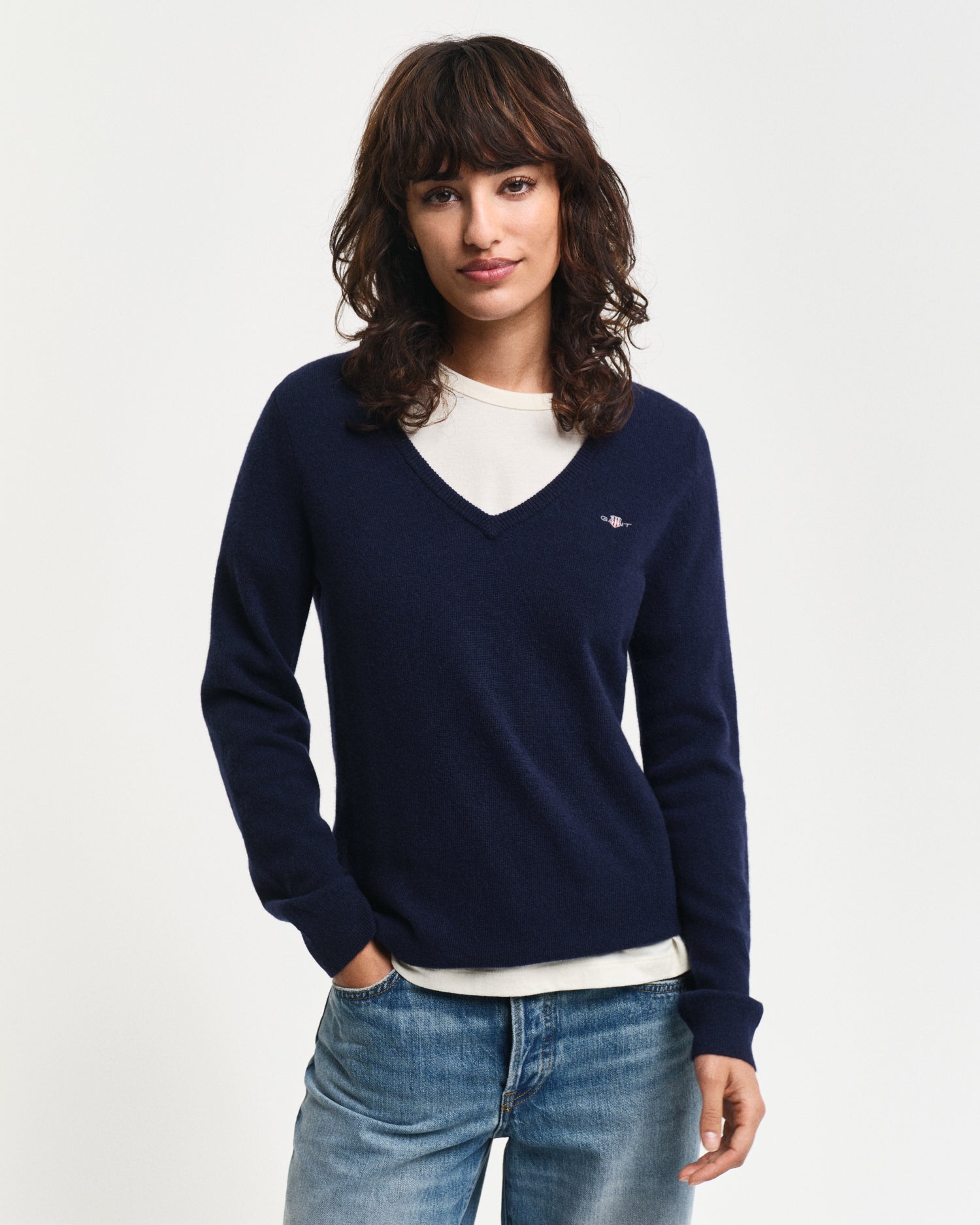 EVENING BLUE, EXTRAFINE LAMBSWOOL BLEND V-NECK, FRONT-VIEW BY GANT AU.