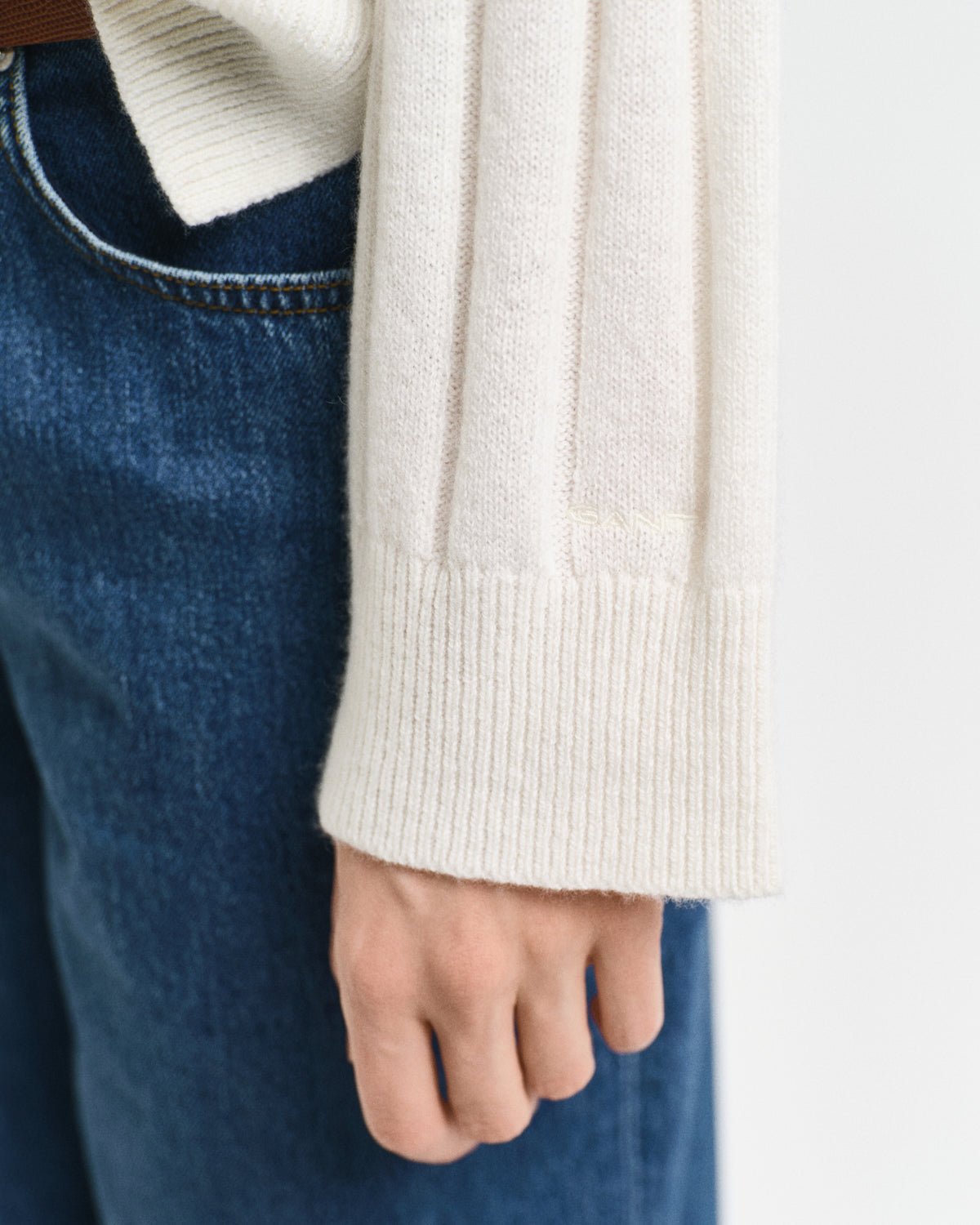 CREAM, WIDE RIBBED WOOL V-NECK, CLOSE-UP BY GANT AU.