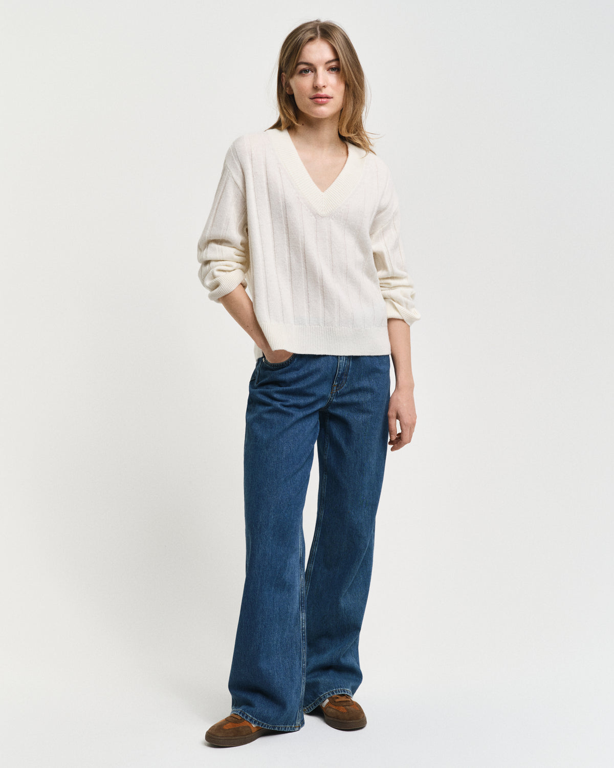 CREAM, WIDE RIBBED WOOL V-NECK BY GANT AU.