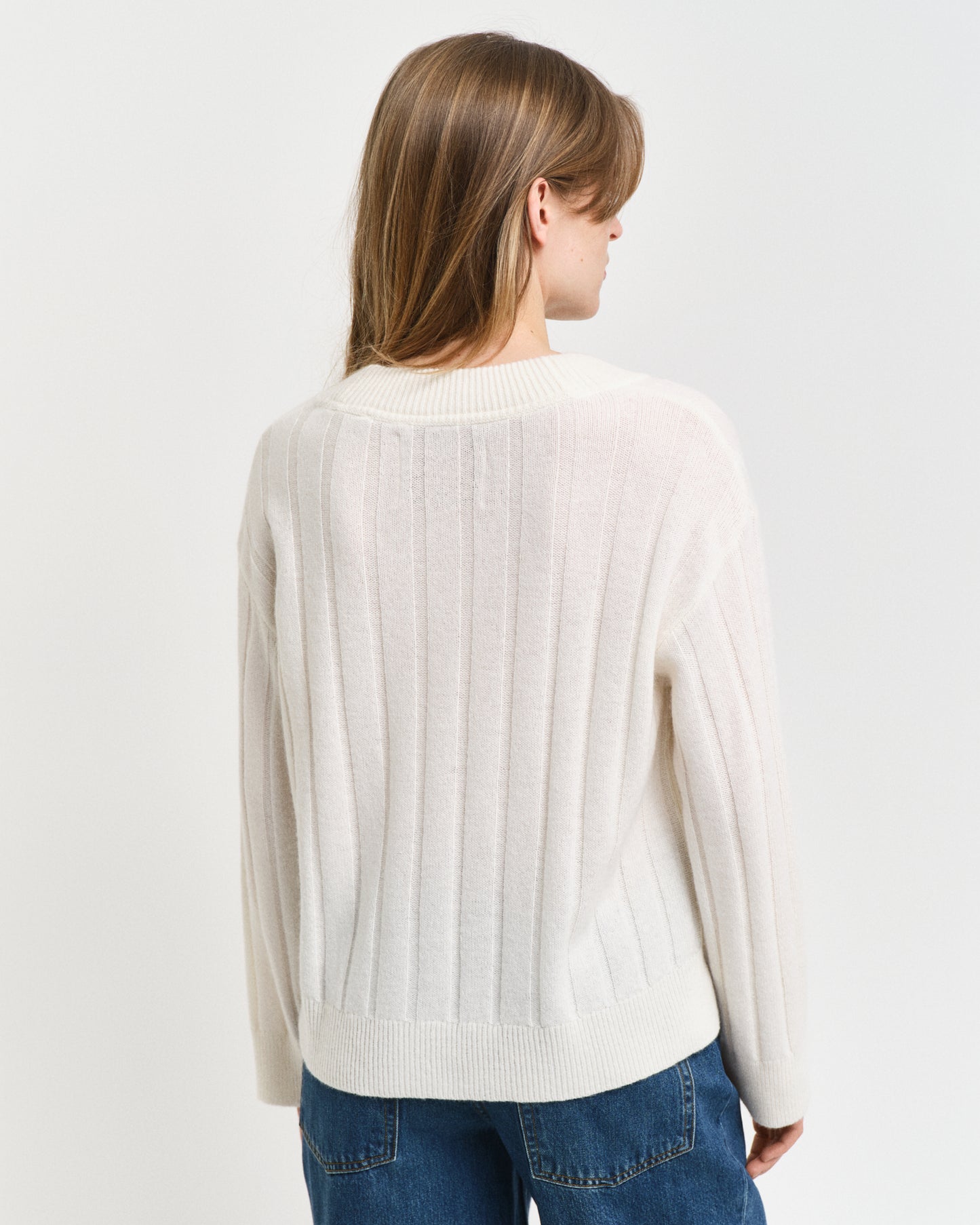 CREAM, WIDE RIBBED WOOL V-NECK, BACK-VIEW BY GANT AU.