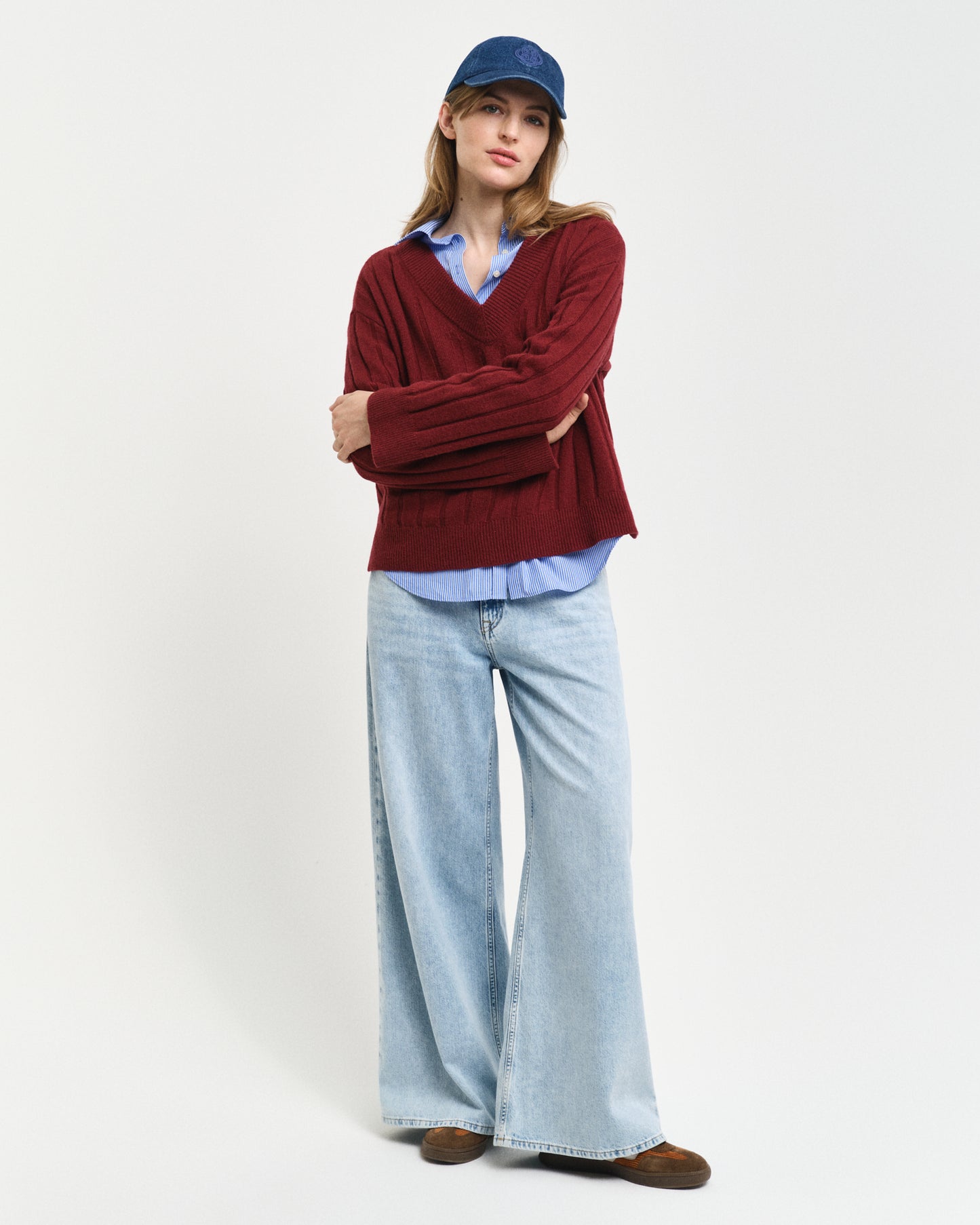 PLUMPED RED, WIDE RIBBED WOOL V-NECK BY GANT AU.