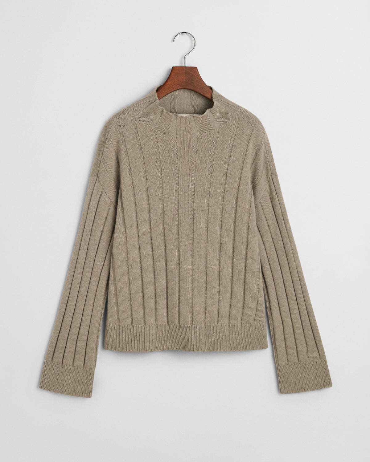 WARM GREY, WIDE RIBBED WOOL STAND COLLAR, FLAT-LAY BY GANT AU.