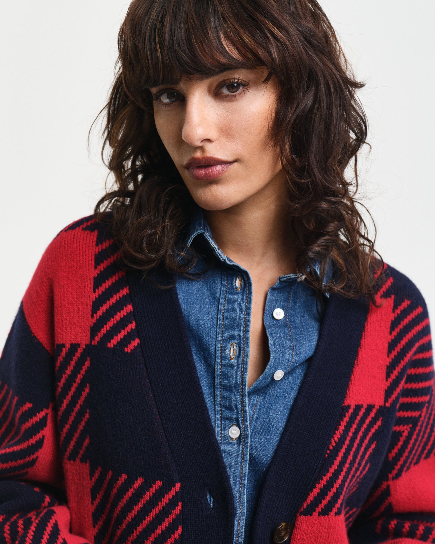 RUBY RED, BUFFALO CHECKED V-NECK CARDIGAN, CLOSE-UP BY GANT AU.