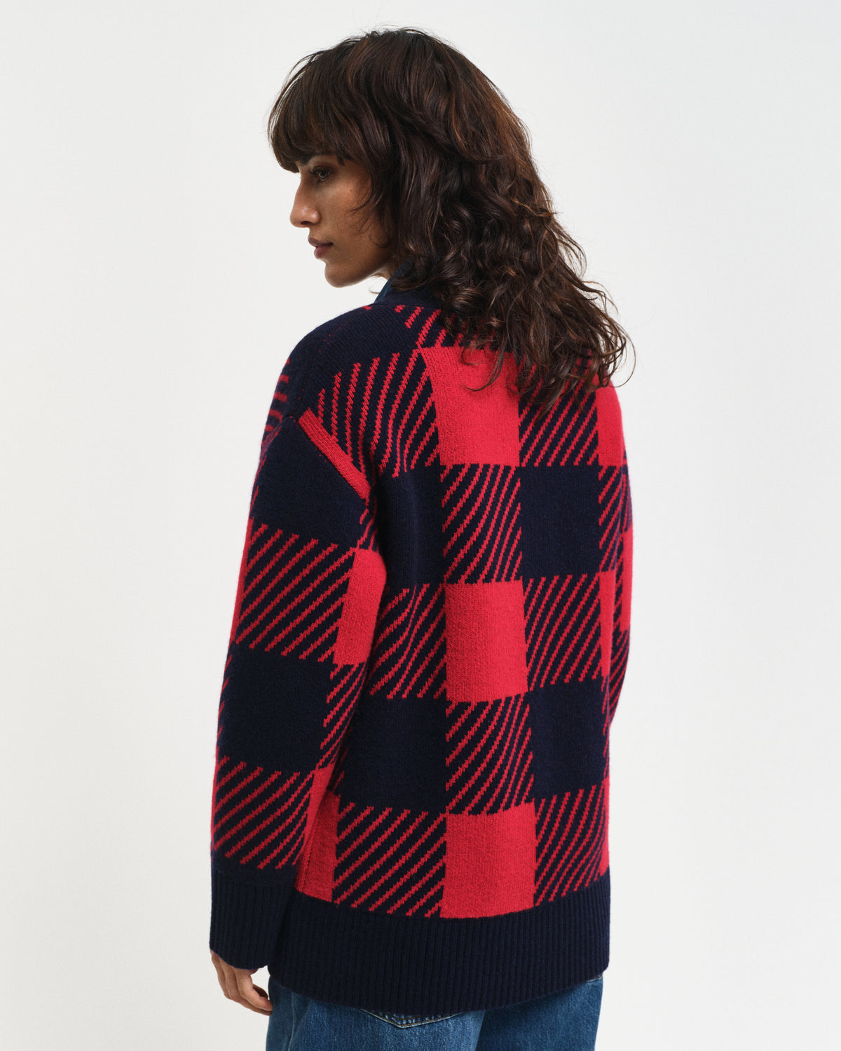 RUBY RED, BUFFALO CHECKED V-NECK CARDIGAN, BACK-VIEW BY GANT AU.
