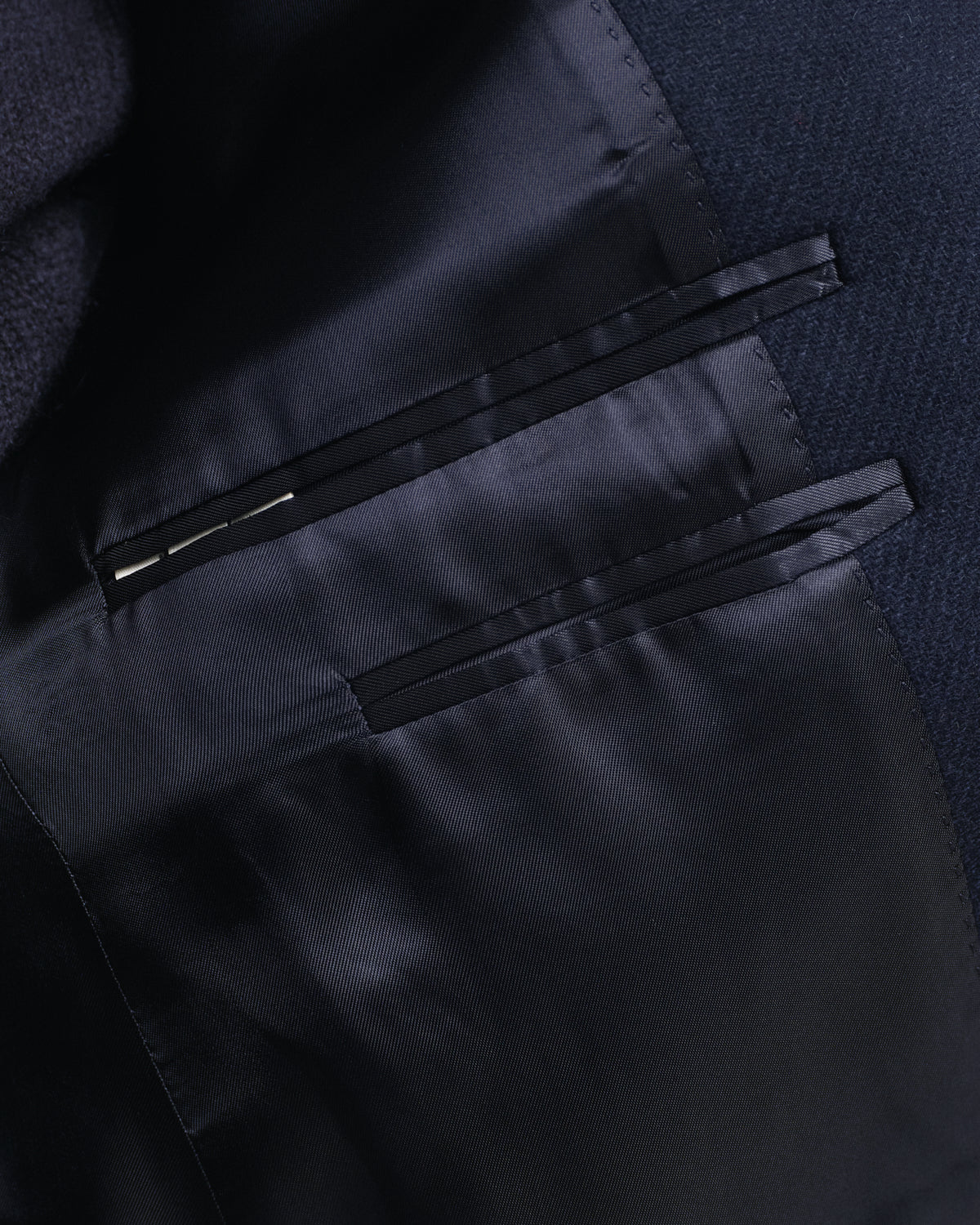 NIGHT BLUE, CLASSIC WOOL COAT, CLOSE-UP BY GANT AU.