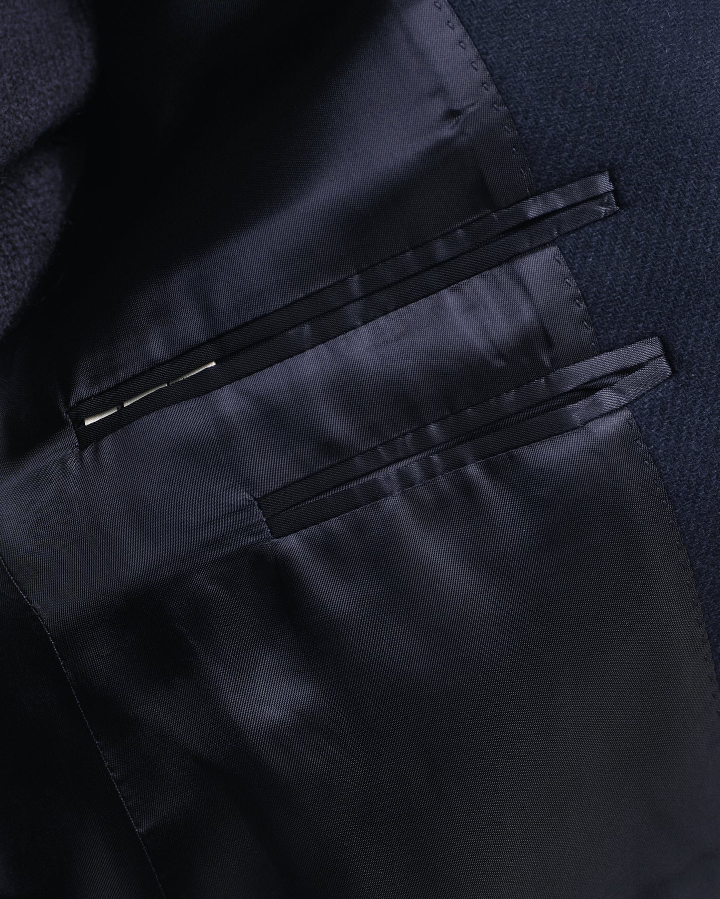 NIGHT BLUE, CLASSIC WOOL COAT, CLOSE-UP BY GANT AU.