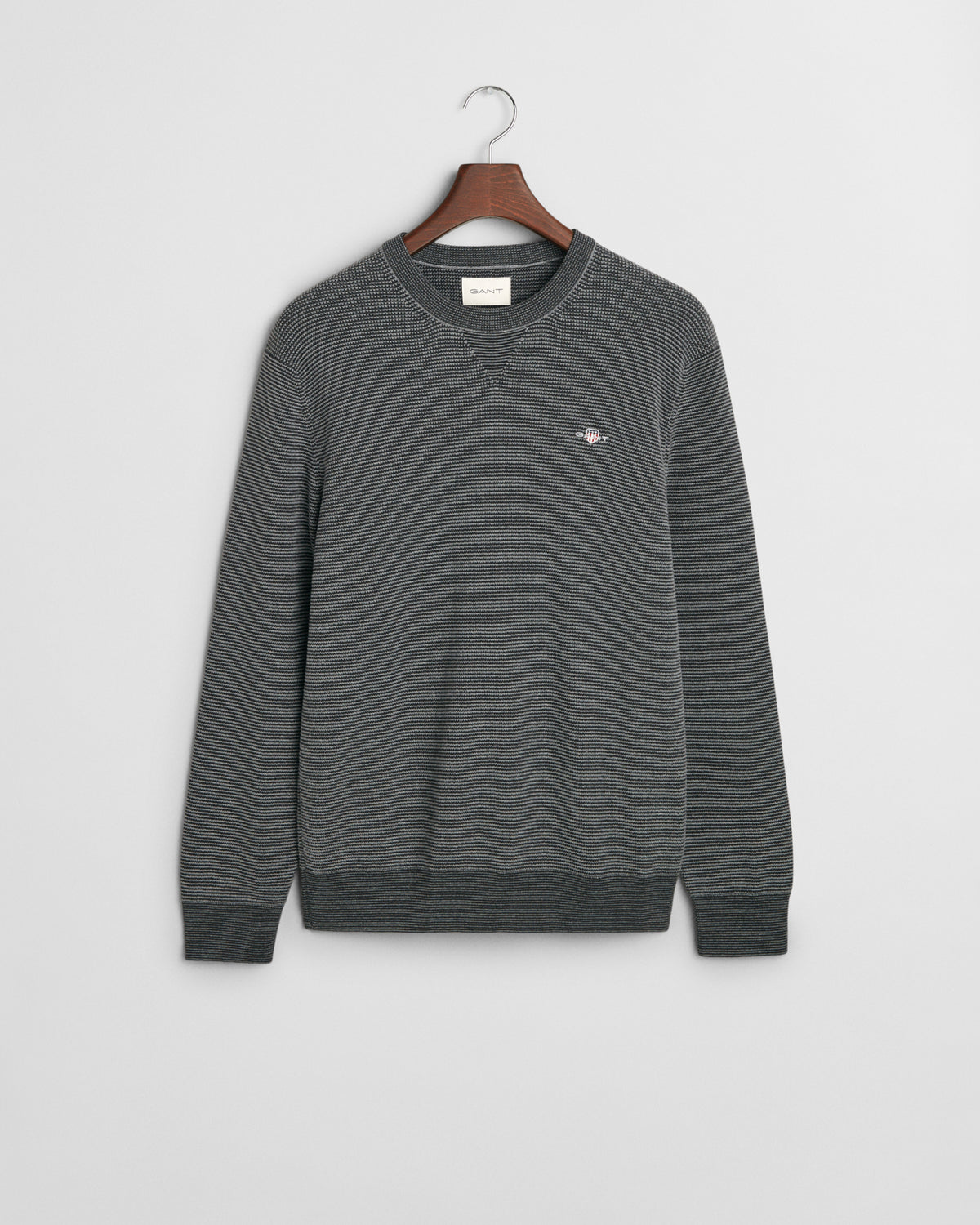 DARK GREY MELANGE, 2-TONE TEXTURED C-NECK BY GANT AU.