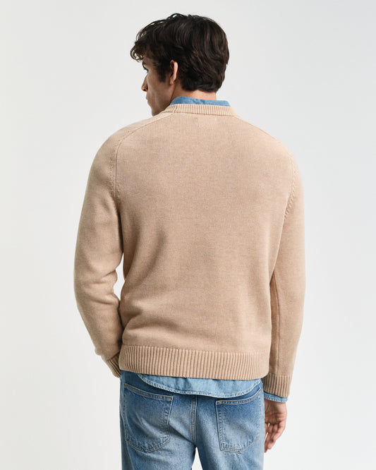 KHAKI MELANGE, CASUAL COTTON SADDLE C-NECK, BACK-VIEW BY GANT AU.