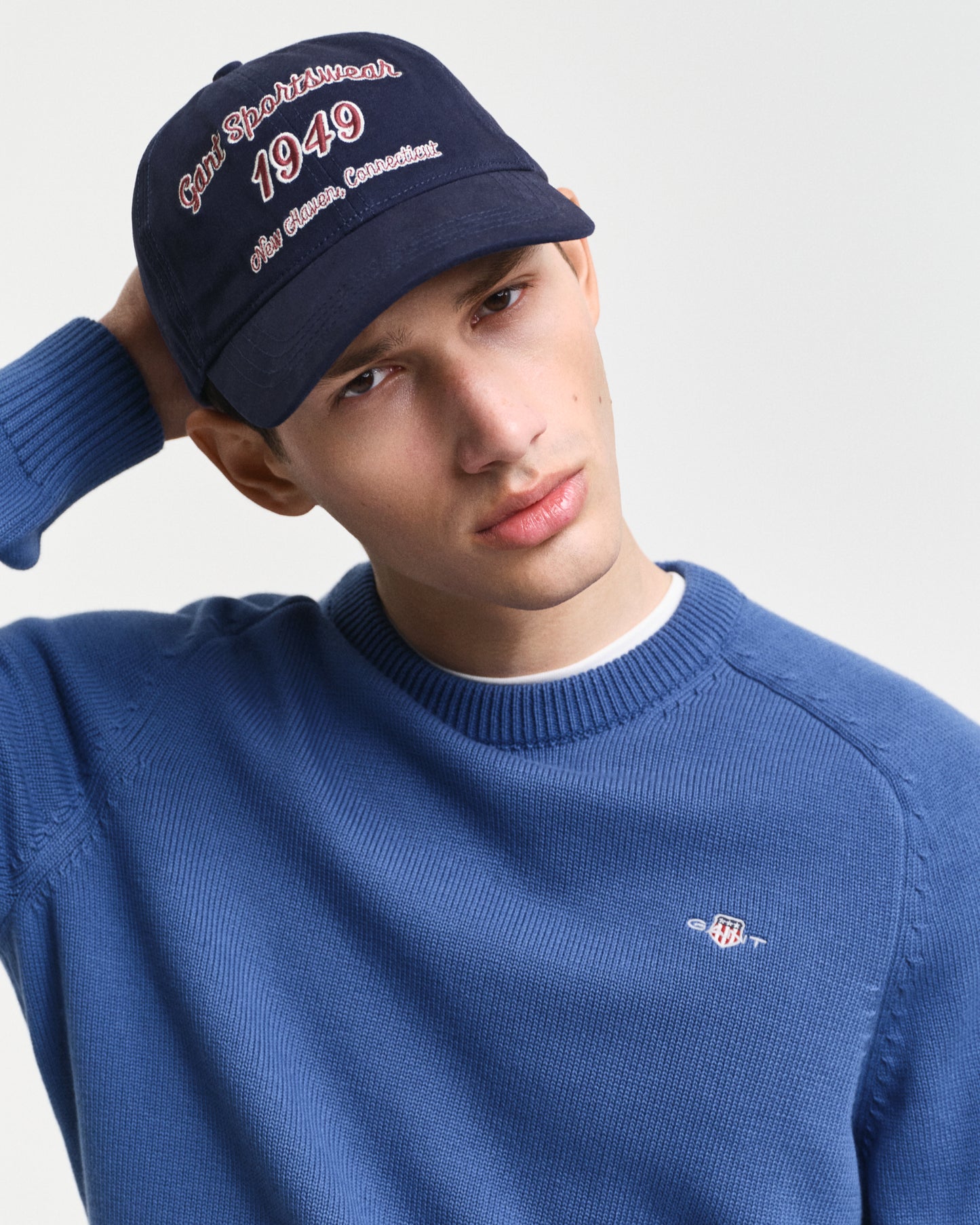 VINTAGE BLUE, CASUAL COTTON SADDLE C-NECK, CLOSE-UP BY GANT AU.