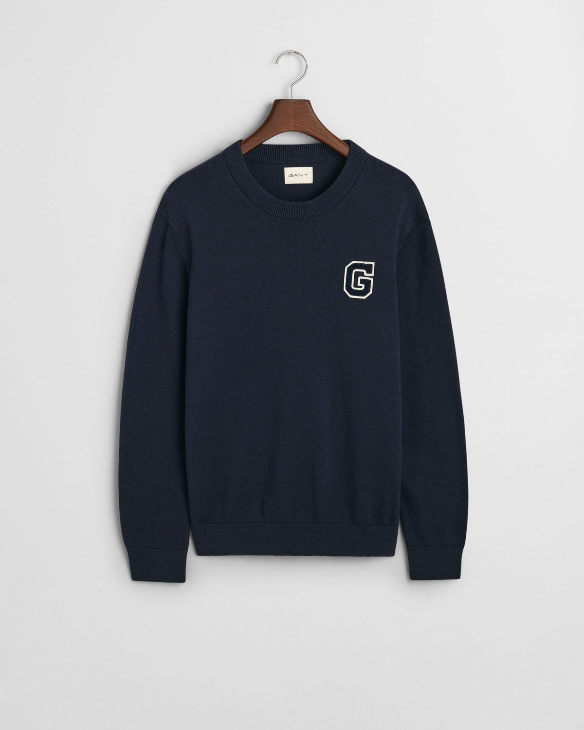 EVENING BLUE, BADGE C-NECK, FLAT-LAY BY GANT AU.