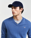 VINTAGE BLUE, CLASSIC COTTON V-NECK, CLOSE-UP BY GANT AU.