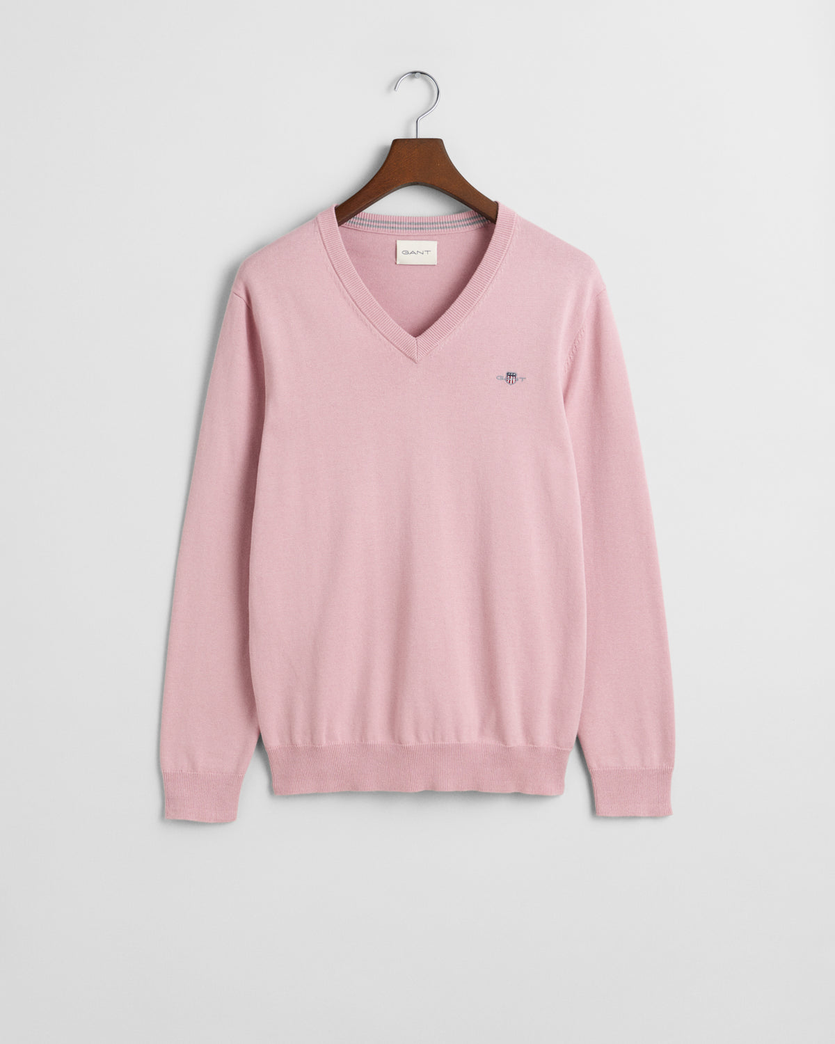 DUSTY PINK, CLASSIC COTTON V-NECK, FLAT-LAY BY GANT AU.