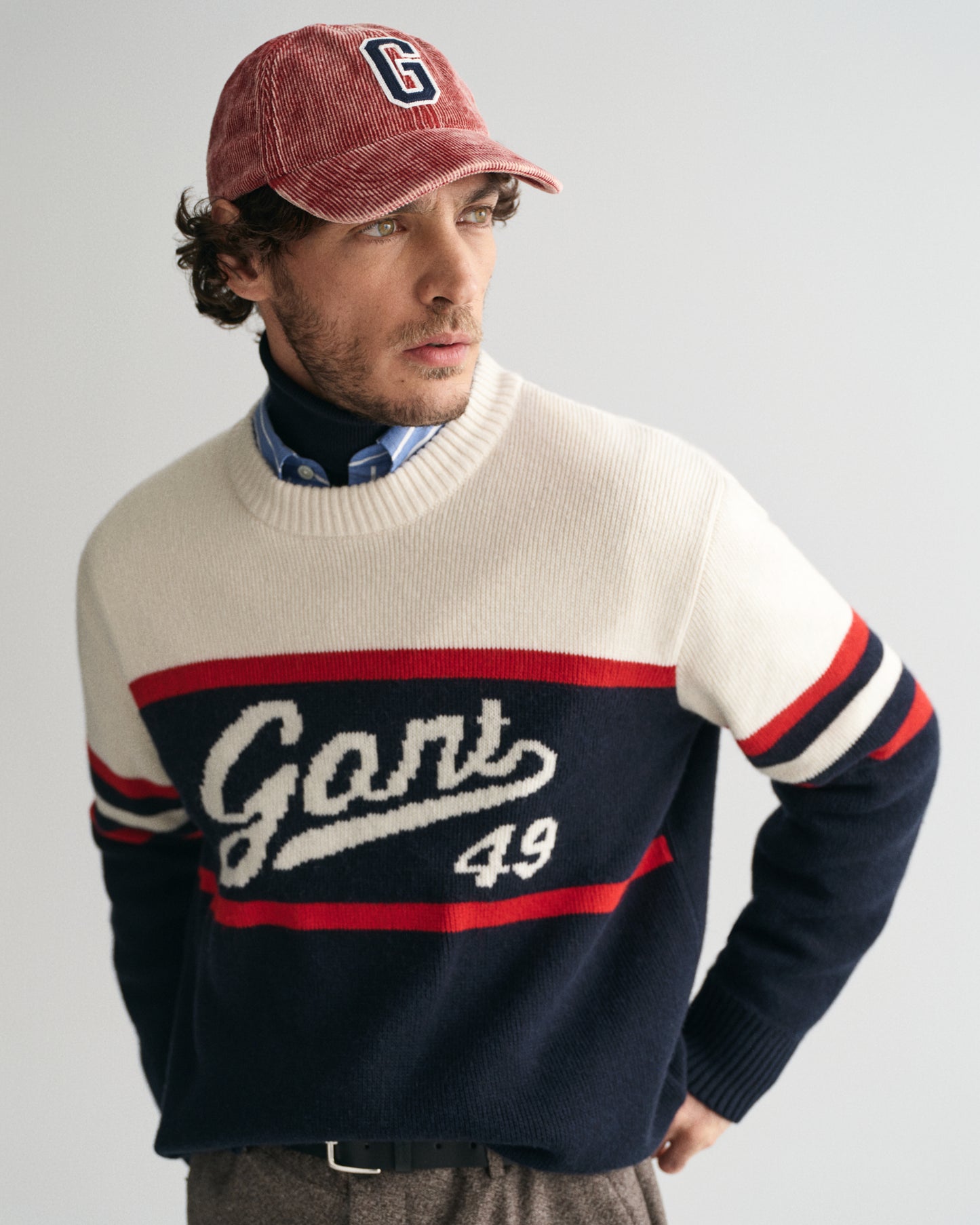 EVENING BLUE, GANT VINTAGE GRAPHIC C-NECK, CLOSE-UP BY GANT AU.