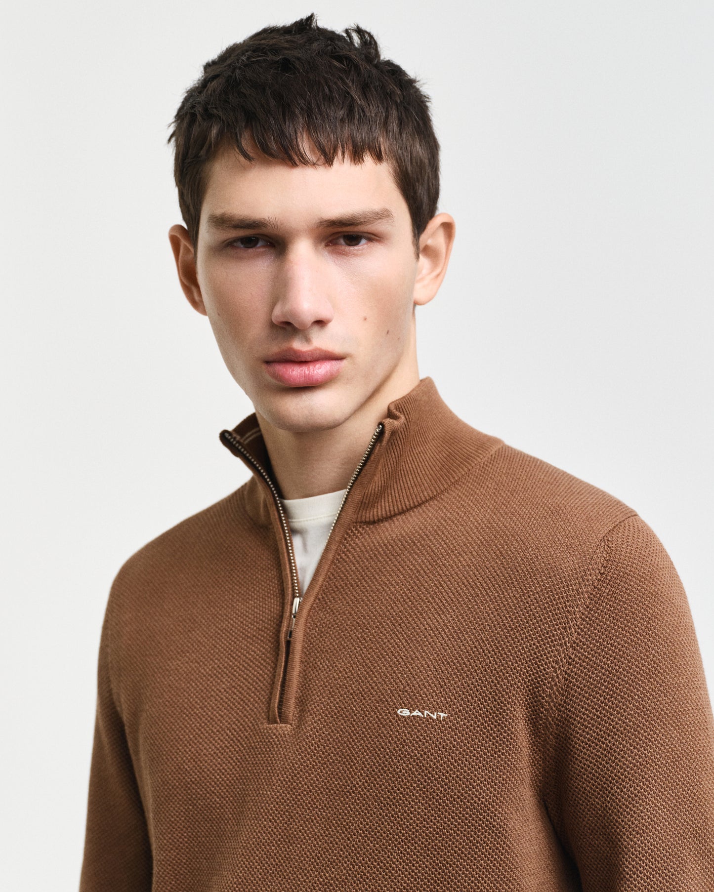 HAZELNUT MELANGE, COTTON PIQUE HALF ZIP, CLOSE-UP BY GANT AU.