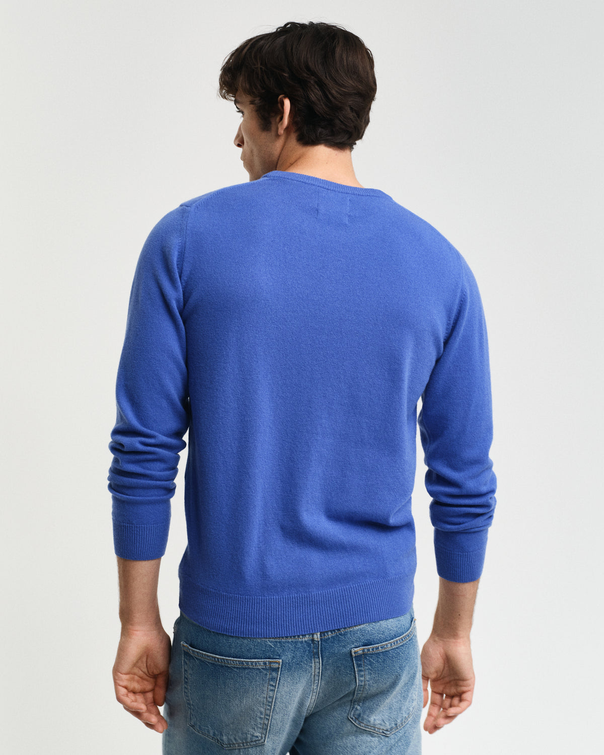 RICH BLUE, SUPERFINE LAMBSWOOL C-NECK, BACK-VIEW BY GANT AU.