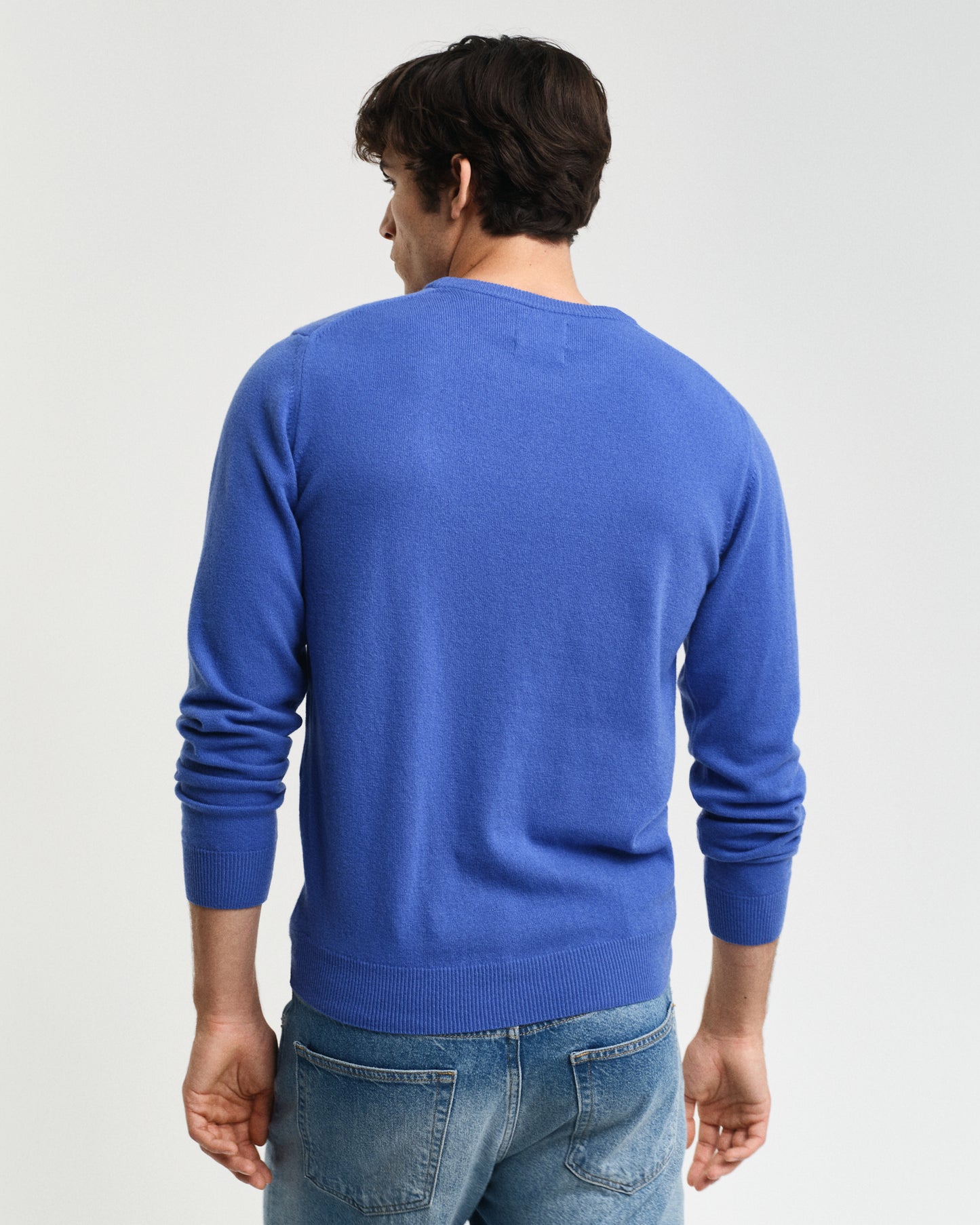 RICH BLUE, SUPERFINE LAMBSWOOL C-NECK, BACK-VIEW BY GANT AU.
