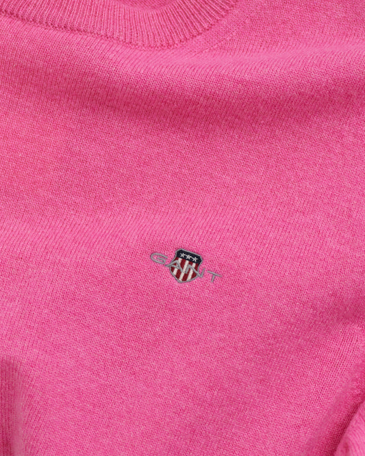 CANDY PINK, SUPERFINE LAMBSWOOL C-NECK, CLOSE-UP BY GANT AU.