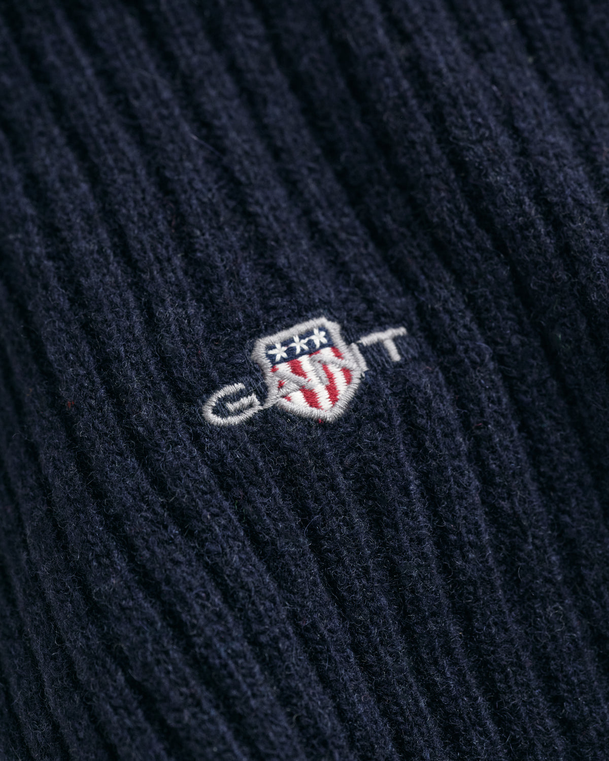 EVENING BLUE, SHIELD KNIT SCARF, CLOSE-UP BY GANT AU.