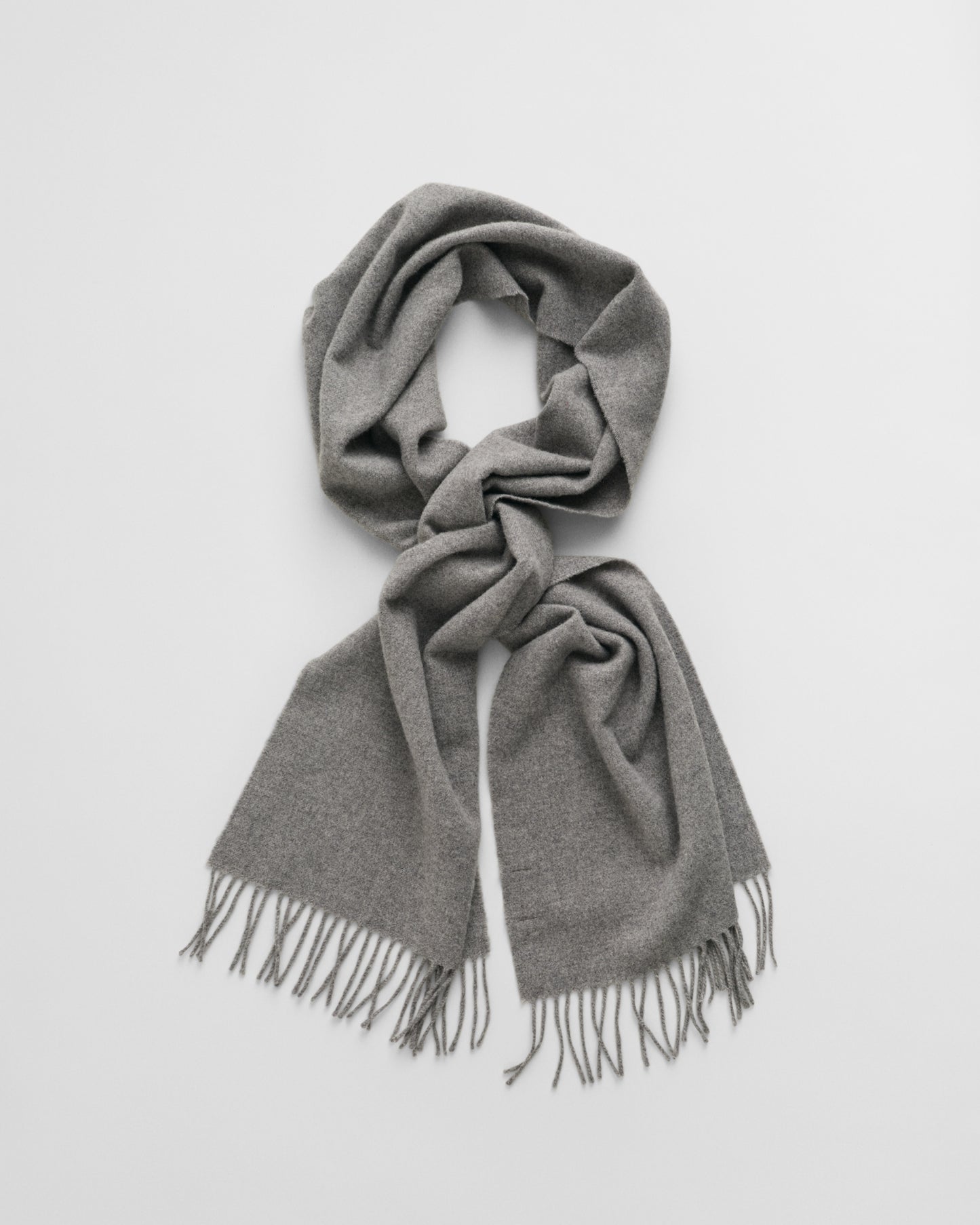 DARK GREY MELANGE, UNISEX. WOOL SCARF, CLOSE-UP BY GANT AU.
