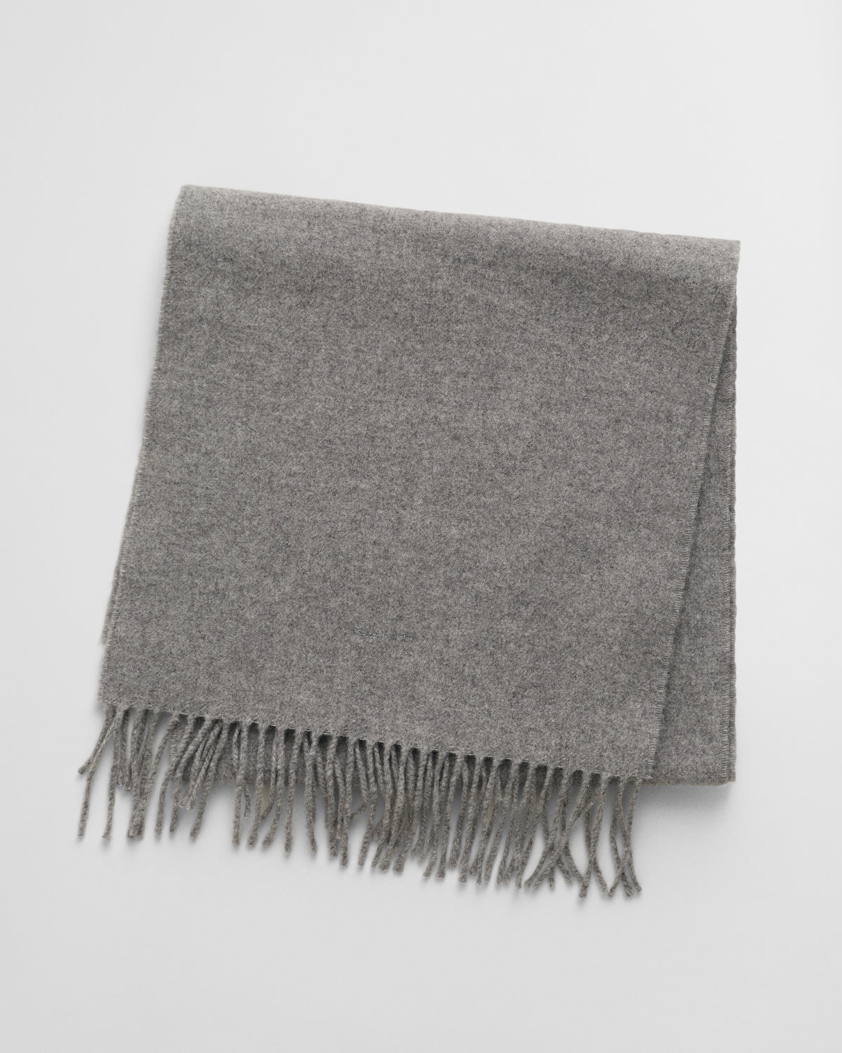 DARK GREY MELANGE, UNISEX. WOOL SCARF, FRONT-VIEW BY GANT AU.