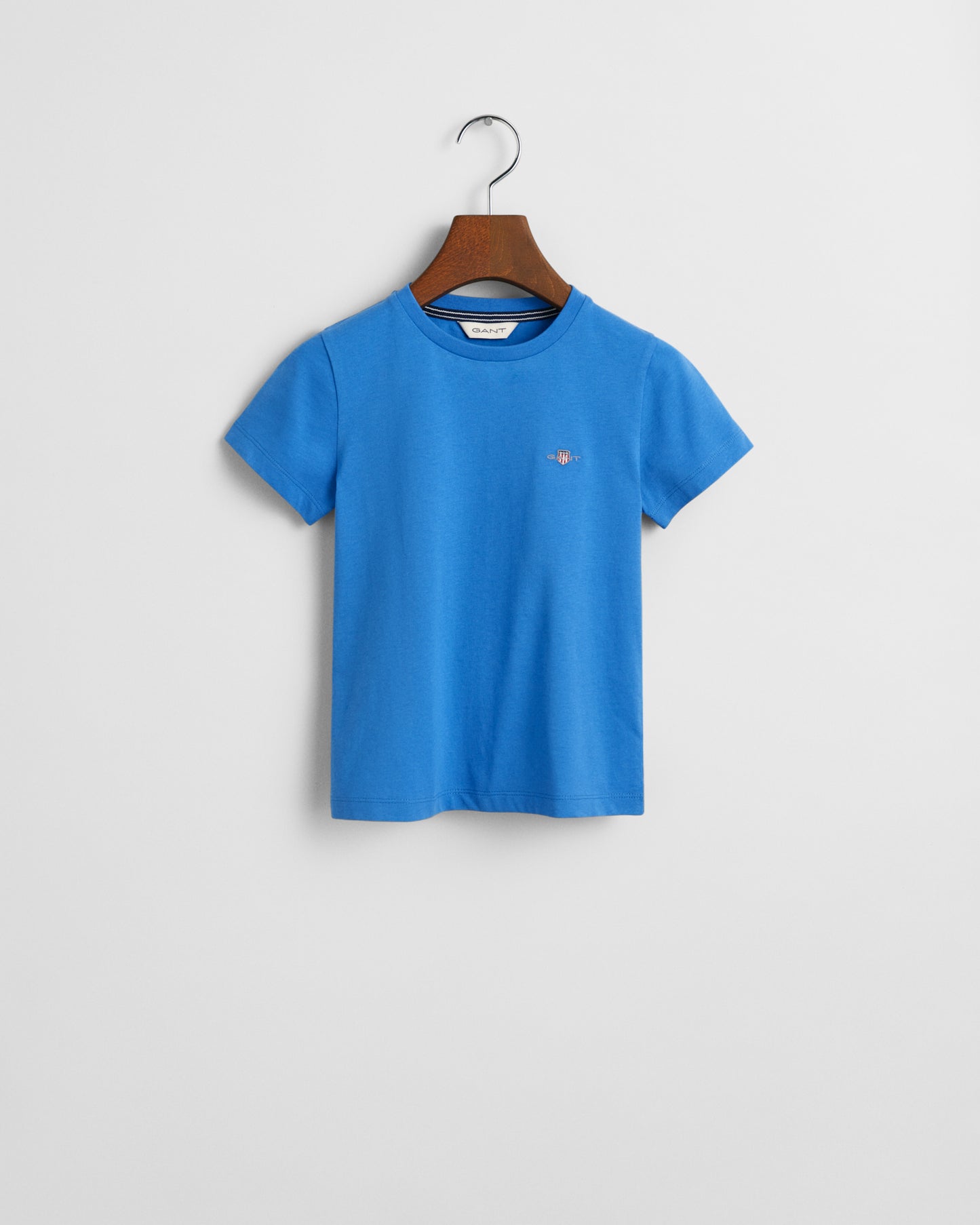 GREECE BLUE, SHIELD SS T-SHIRT BY GANT AU.