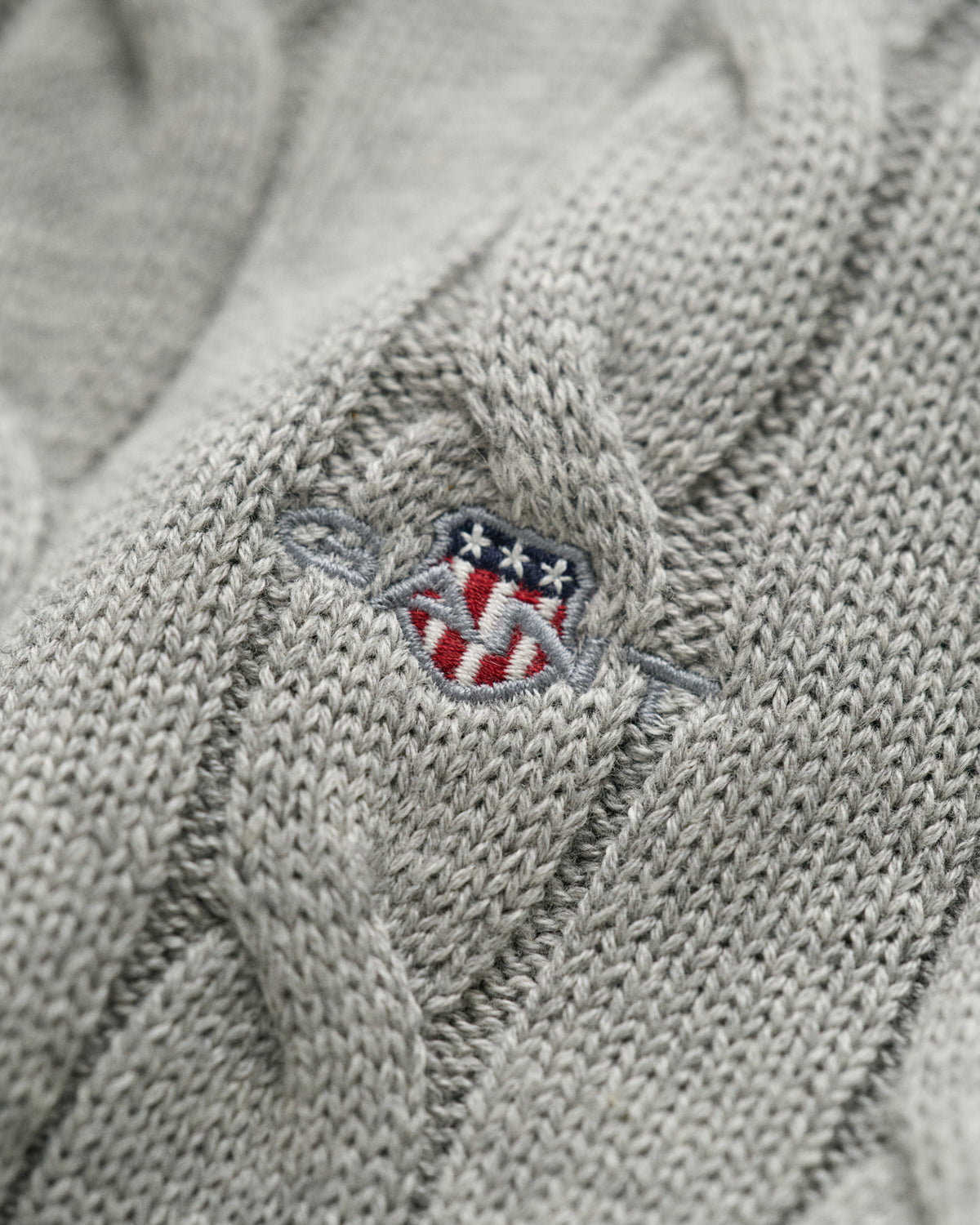GREY MELANGE, COTTON CABLE HALF ZIP, CLOSE-UP BY GANT AU.