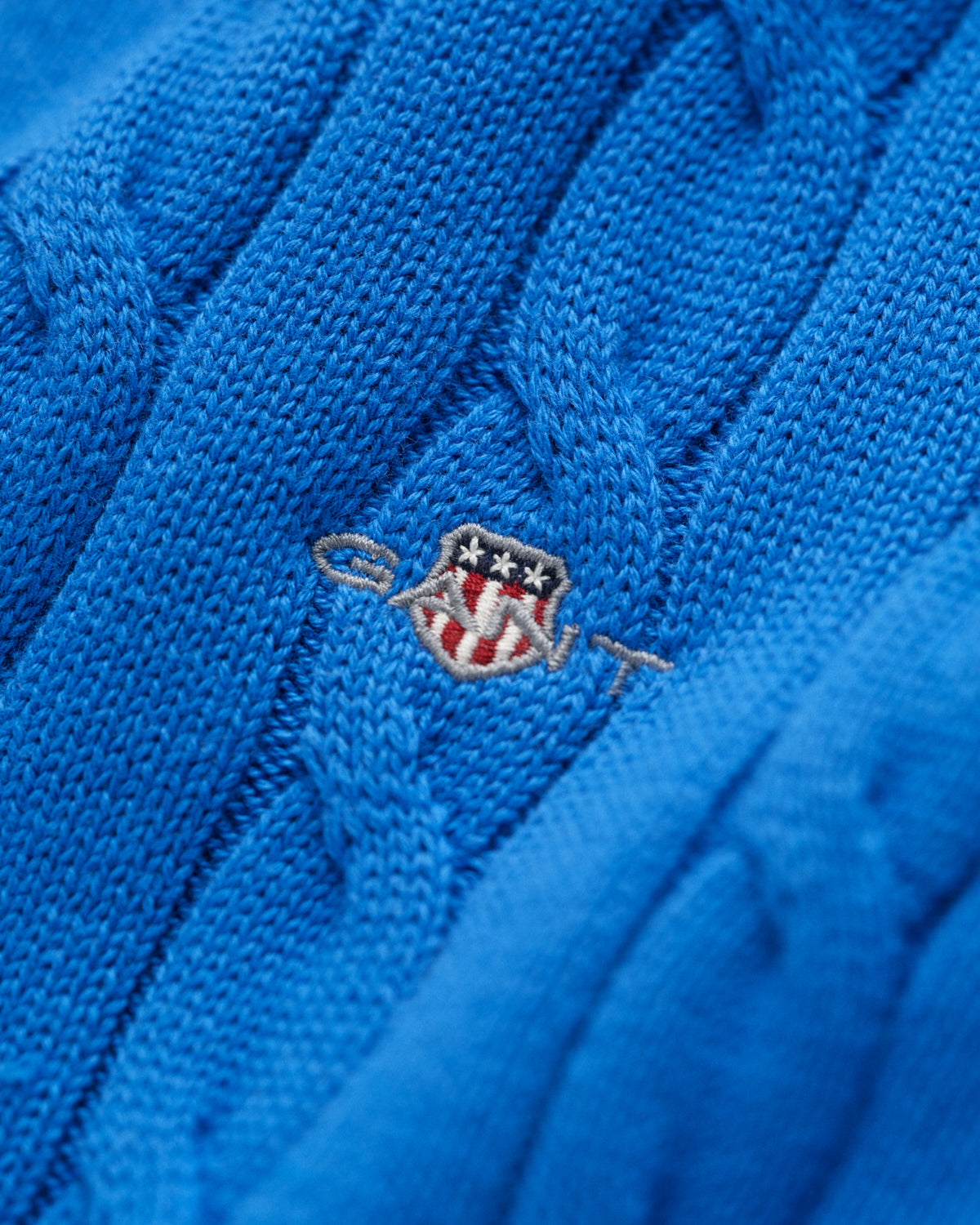 GREECE BLUE, COTTON CABLE HALF ZIP, CLOSE-UP BY GANT AU.