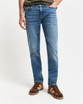 MID BLUE WORN IN, SLIM GANT JEANS, CLOSE-UP BY GANT AU.