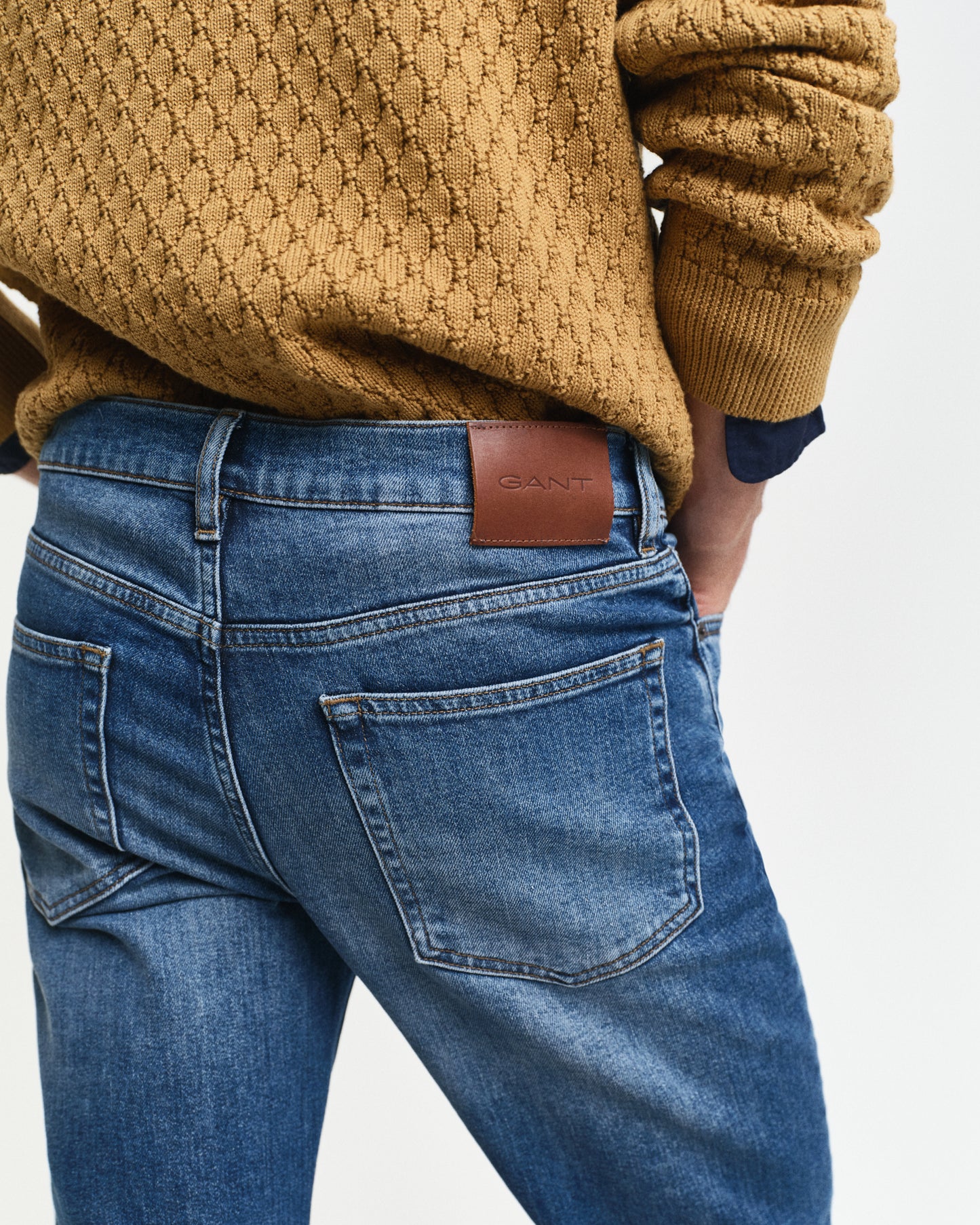 MID BLUE VINTAGE, SLIM GANT JEANS, CLOSE-UP BY GANT AU.