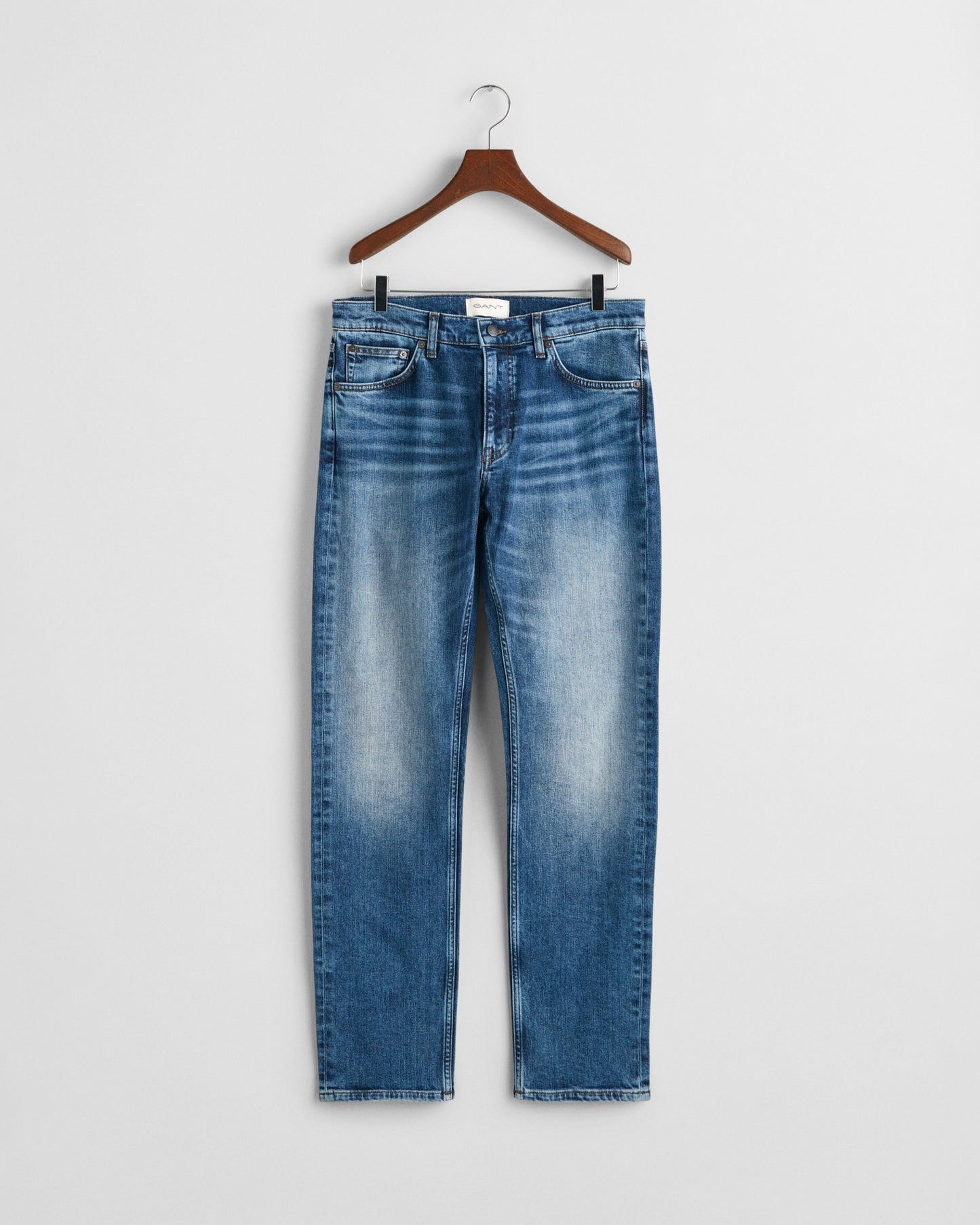 MID BLUE VINTAGE, SLIM GANT JEANS, FRONT-VIEW BY GANT AU.