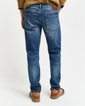 MID BLUE VINTAGE, SLIM GANT JEANS, BACK-VIEW BY GANT AU.