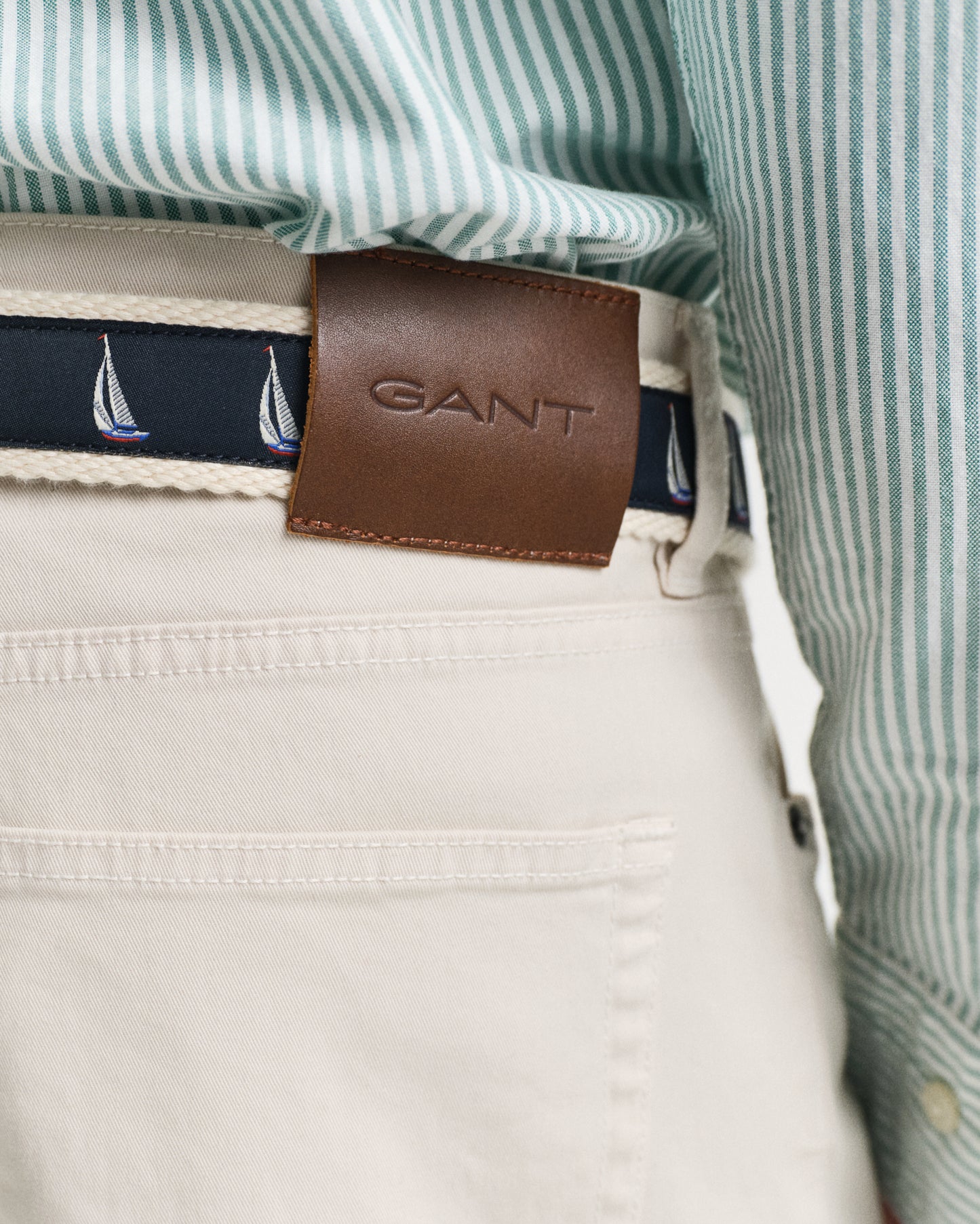 PUTTY, REGULAR DESERT JEANS, CLOSE-UP BY GANT AU.