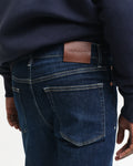 DARK BLUE WORN IN, EXTRA SLIM ACTIVE RECOVER JEANS, CLOSE-UP BY GANT AU.