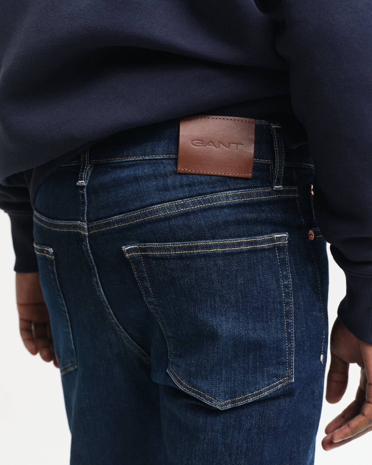 DARK BLUE WORN IN, EXTRA SLIM ACTIVE RECOVER JEANS, CLOSE-UP BY GANT AU.