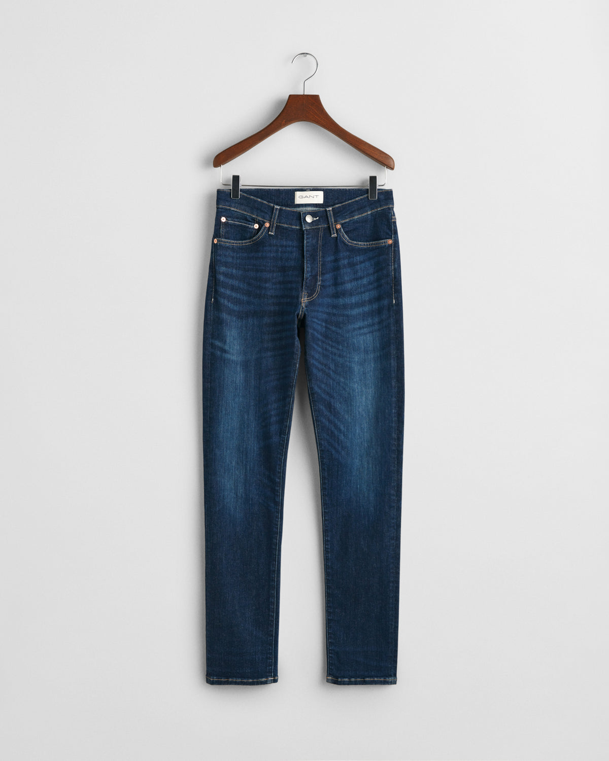 DARK BLUE WORN IN, EXTRA SLIM ACTIVE RECOVER JEANS, FRONT-VIEW BY GANT AU.