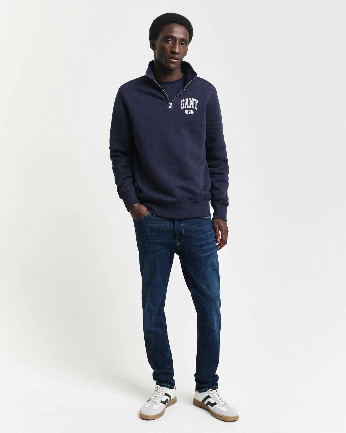 DARK BLUE WORN IN, EXTRA SLIM ACTIVE RECOVER JEANS BY GANT AU.