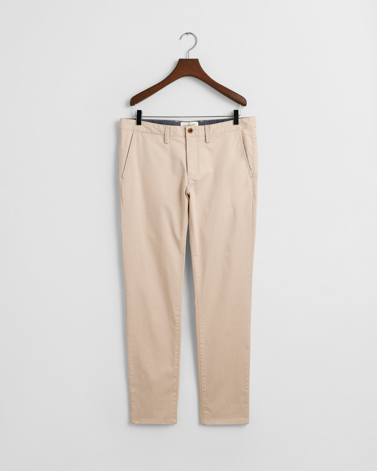 PUTTY, SLIM TWILL CHINOS, FRONT-VIEW BY GANT AU.