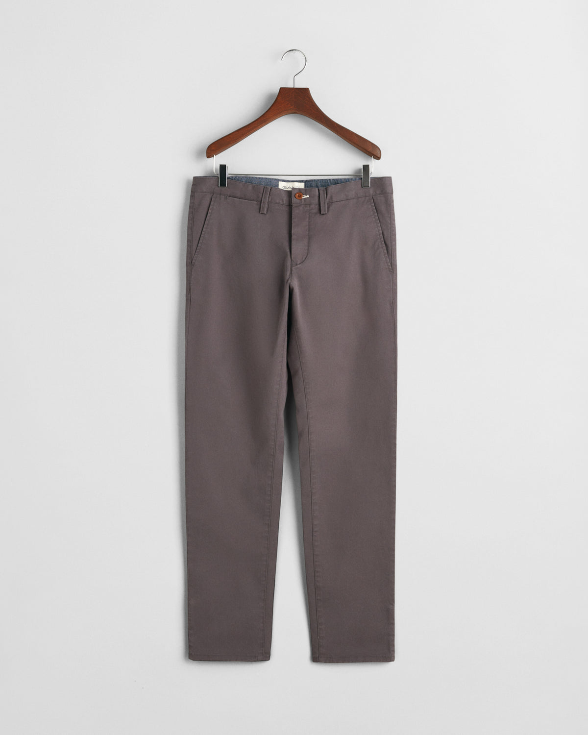 ANTRACITE, SLIM TWILL CHINOS, FRONT-VIEW BY GANT AU.