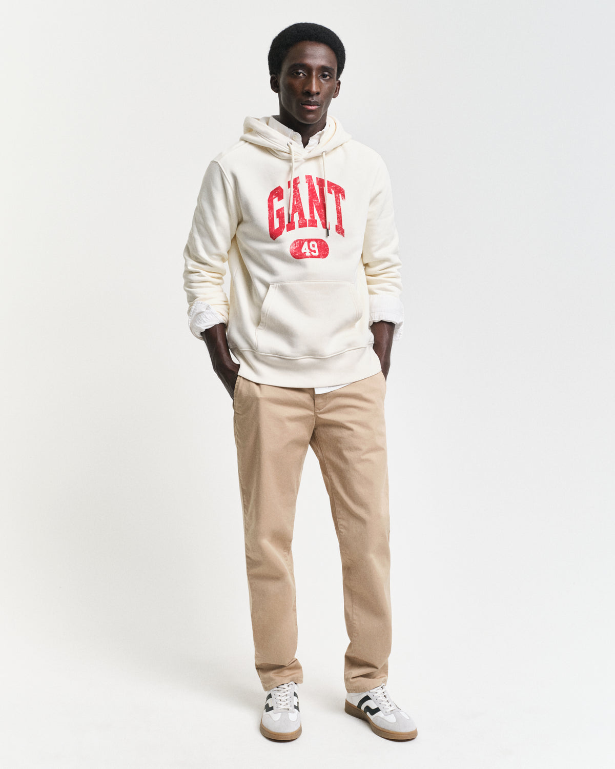 DARK KHAKI, SLIM TWILL CHINOS BY GANT AU.