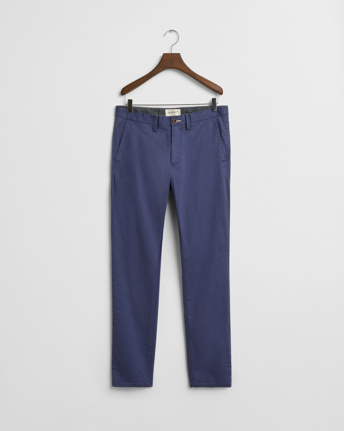 DUSTY NAVY, SLIM TWILL CHINOS BY GANT AU.