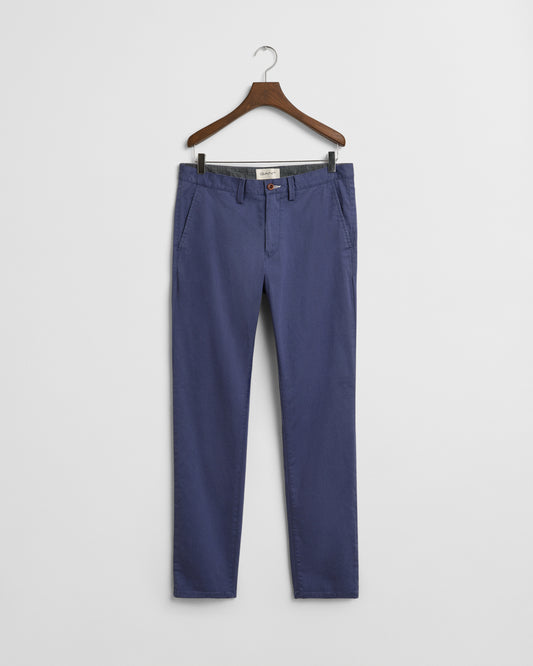 DUSTY NAVY, SLIM TWILL CHINOS BY GANT AU.