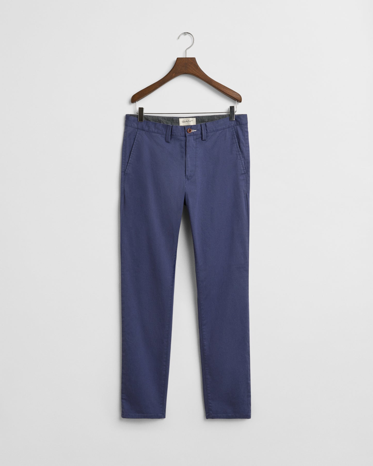 DUSTY NAVY, SLIM TWILL CHINOS BY GANT AU.