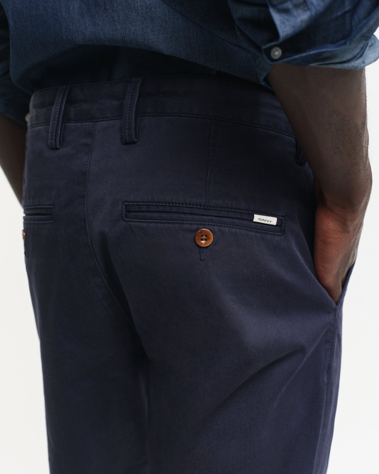 MARINE, SLIM TWILL CHINOS, CLOSE-UP BY GANT AU.