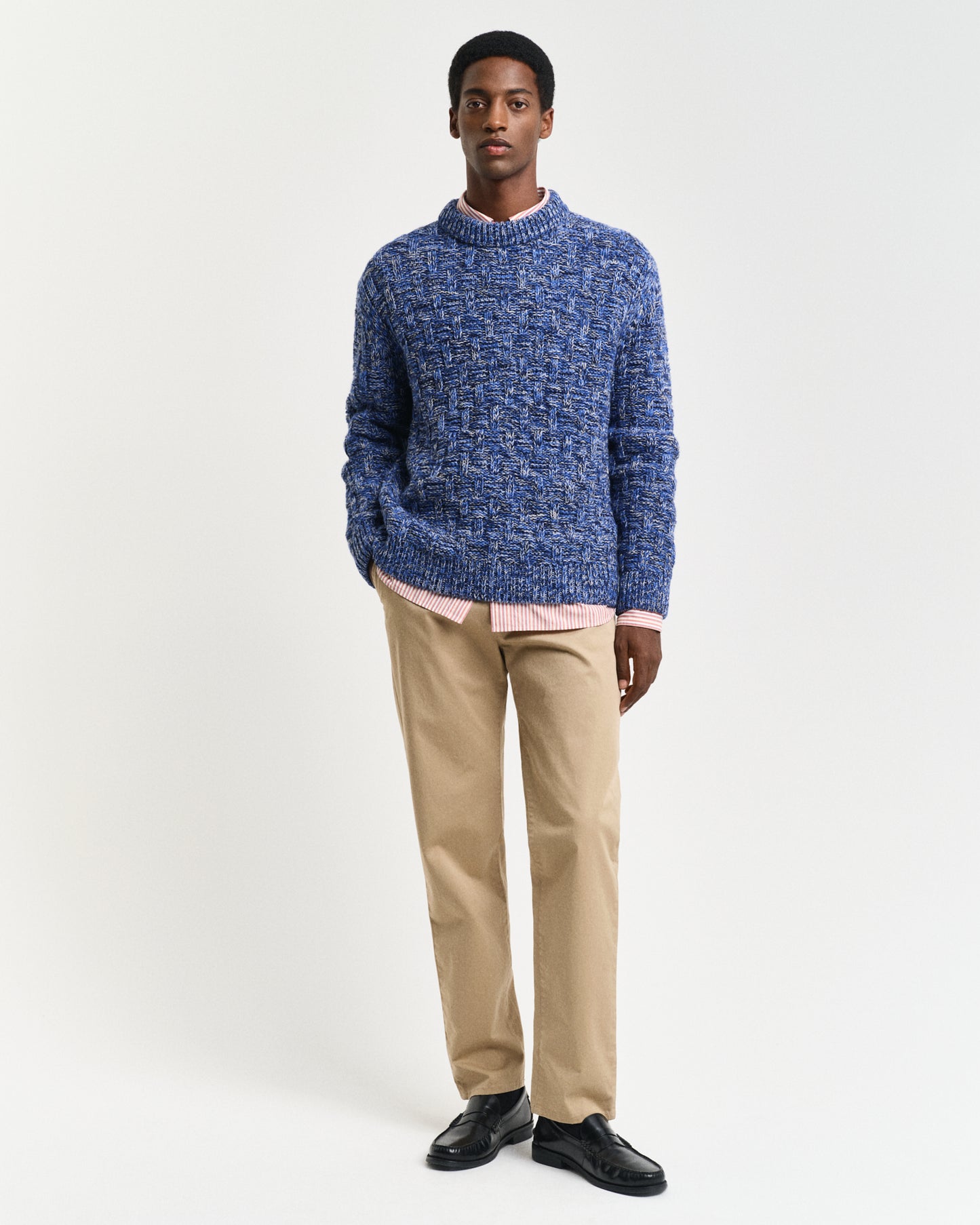 DARK KHAKI, REGULAR TWILL CHINOS BY GANT AU.