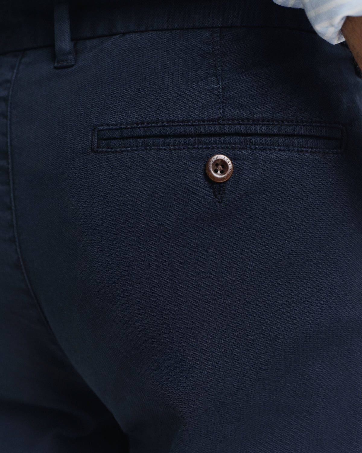 MODEL WEARING SLIM DOBBY STRUCTURE CHINOS